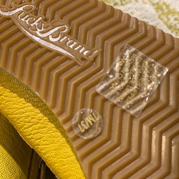 Lucky Brand size 7 leather loafers NWOT - Picture 3 of 4